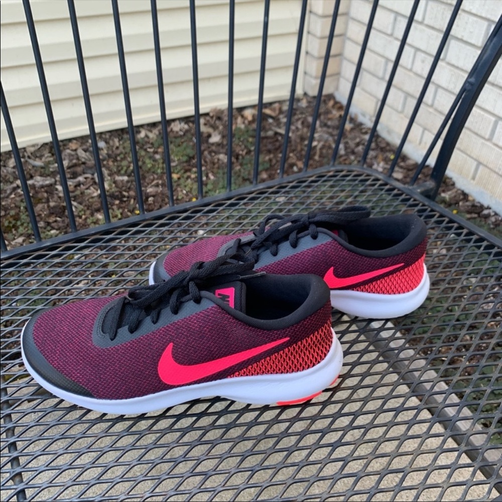 Nike Flex Women’s Maroon/Neon Pink/White Size 8